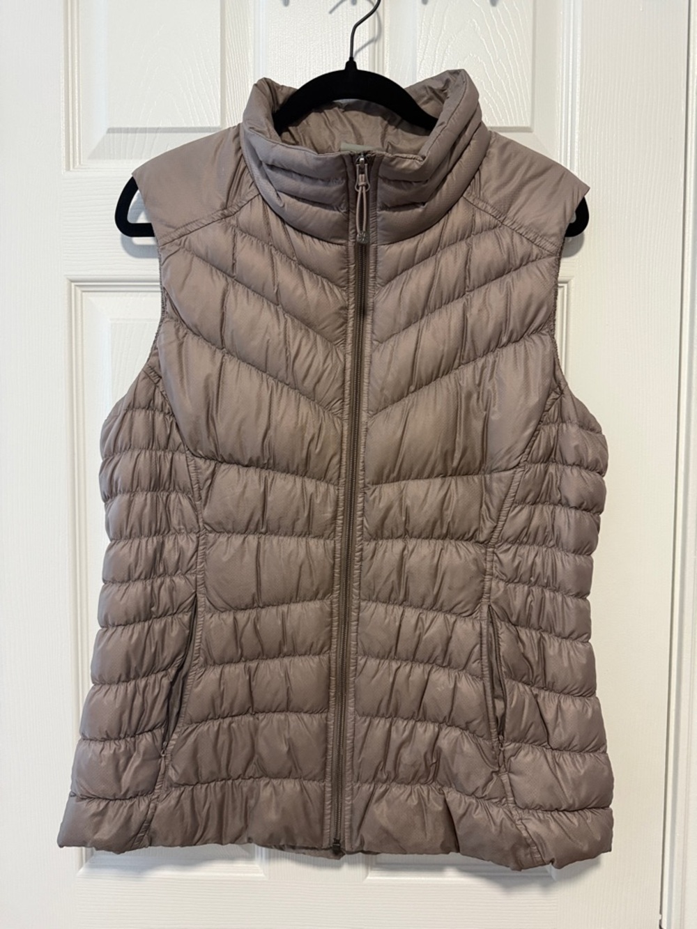 EUC ATHLETA GREY/MAUVE PUFFER VEST SIZE LARGE
